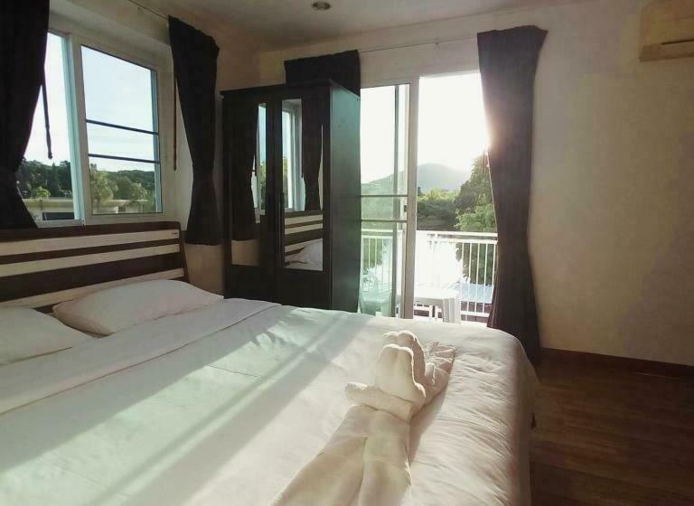 带大床的标准间, Charlie S Angels Hotel Restaurant