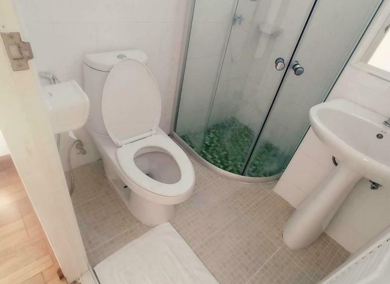 带大床的标准间, Charlie S Angels Hotel Restaurant