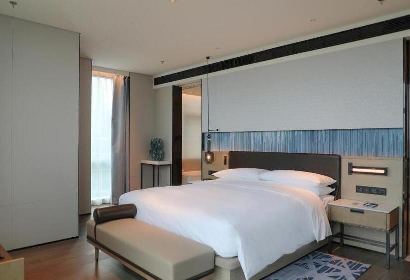 带大床的行政房间, Guangzhou Marriott Hotel Nansha