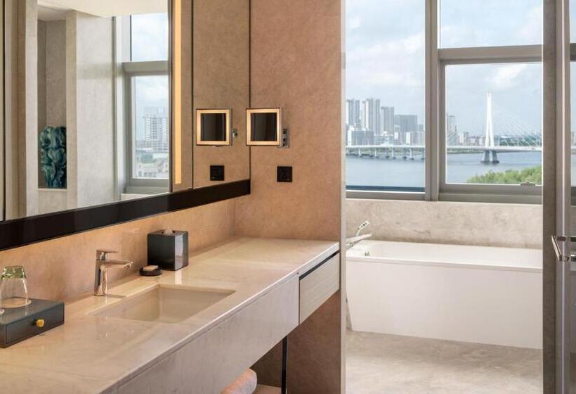 带大床的行政房间, Guangzhou Marriott Hotel Nansha