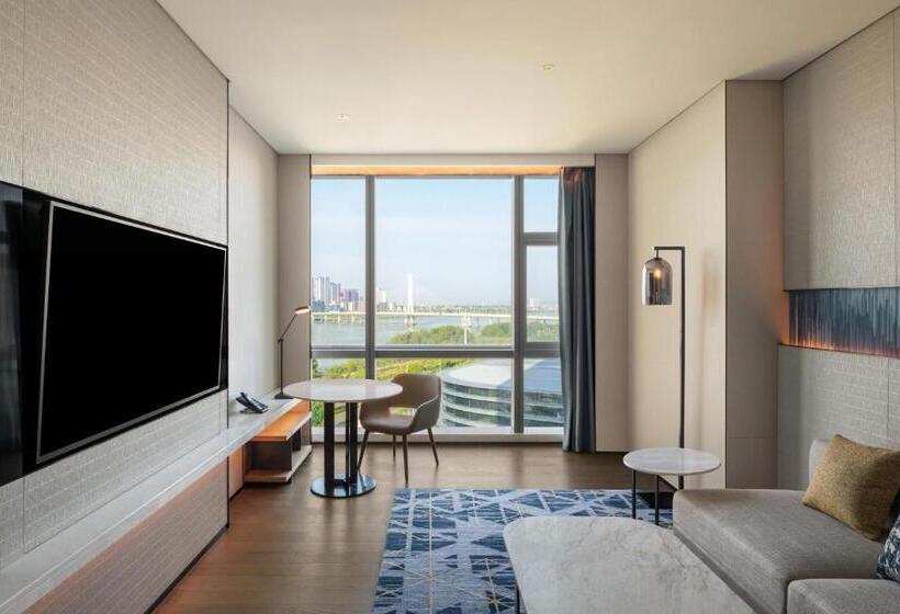 带大床的行政房间, Guangzhou Marriott Hotel Nansha