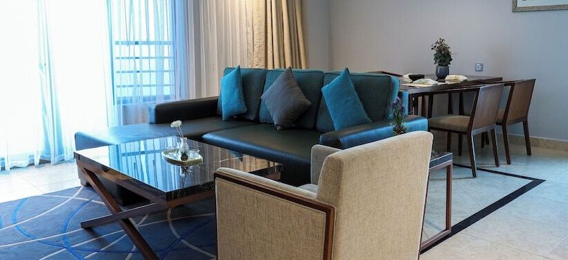 سوئیت با تخت بزرگ, The Seven