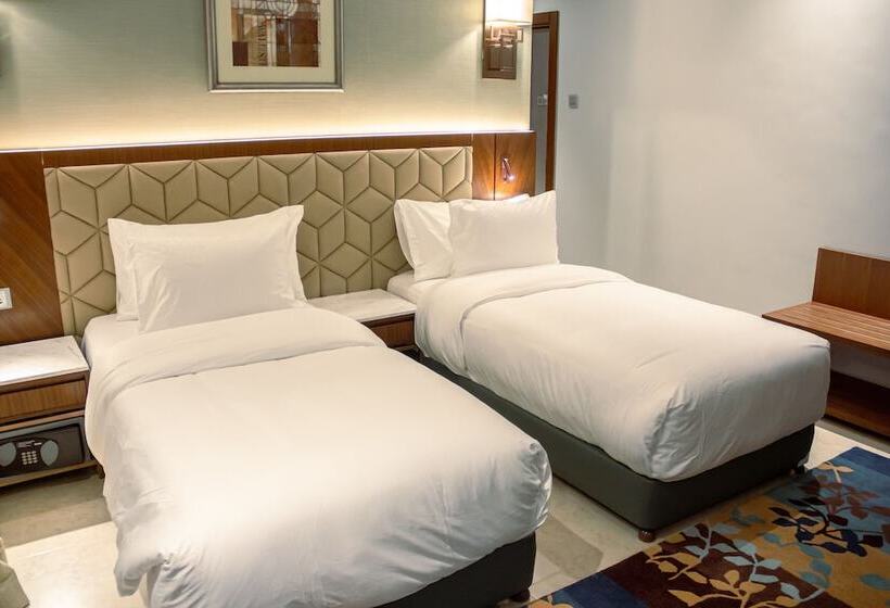 مجموعه ویستا شهر, The Seven