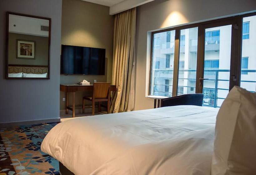 سوئیت با تخت بزرگ, The Seven