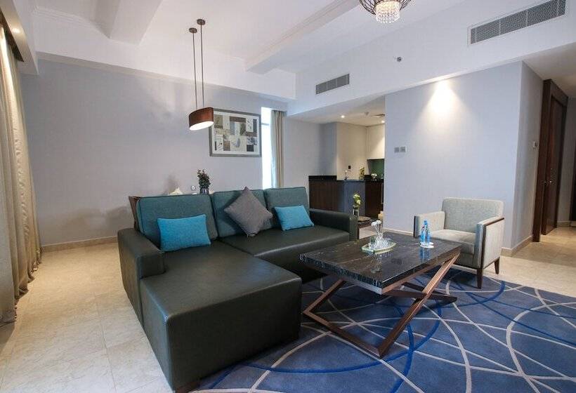 سوئیت با تخت بزرگ, The Seven