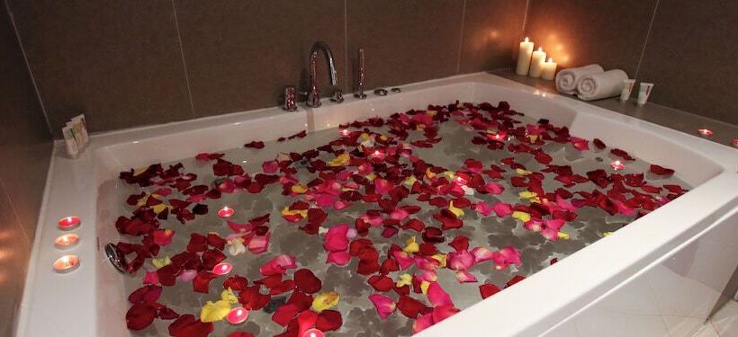 سوئیت با تخت بزرگ, The Seven