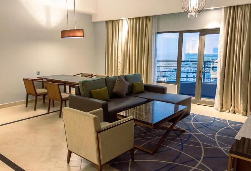 سوئیت با تخت بزرگ, The Seven