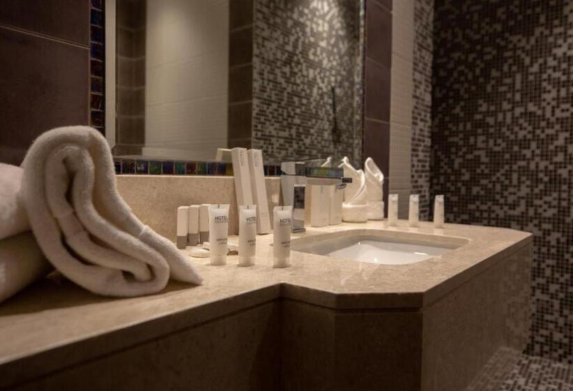 اتاق لوکس, The Seven