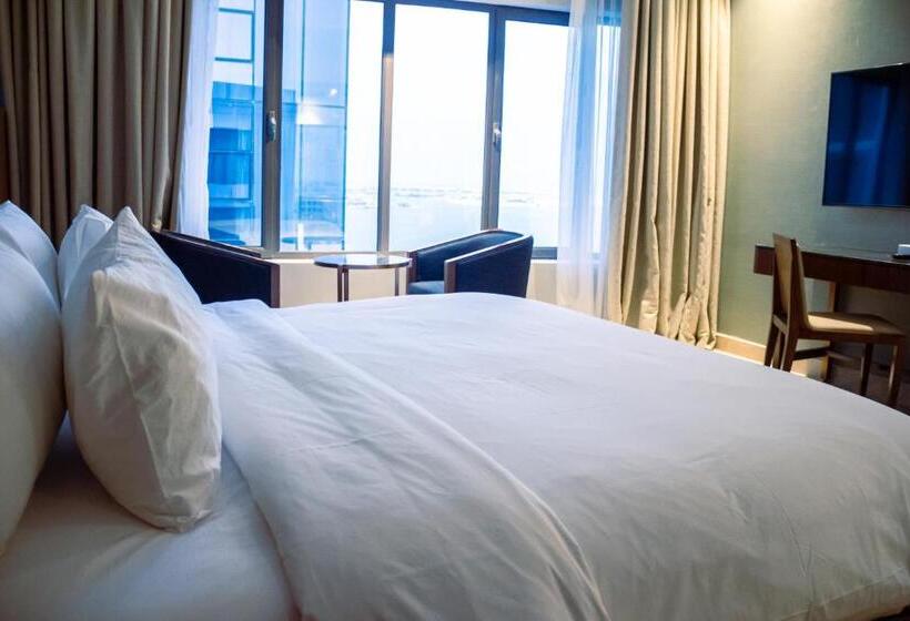 اتاق لوکس, The Seven