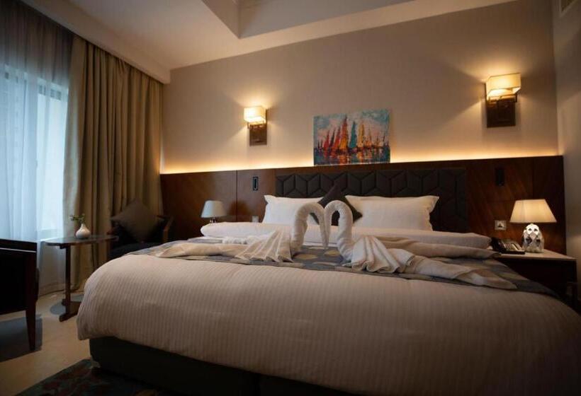 مجموعه ویستا شهر, The Seven