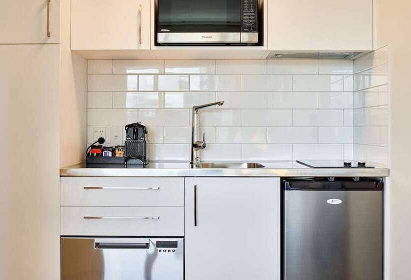 Студия Deluxe, Sojourn Apartment Hotel   Ghuznee