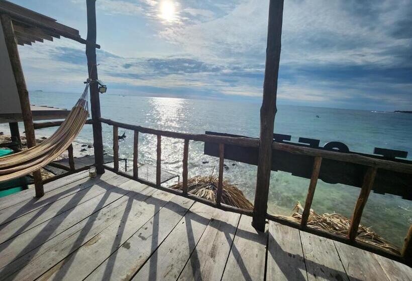 חדר סטנדרט נוף לים עם מרפסת, Baru Jet Set Beach & Hostal