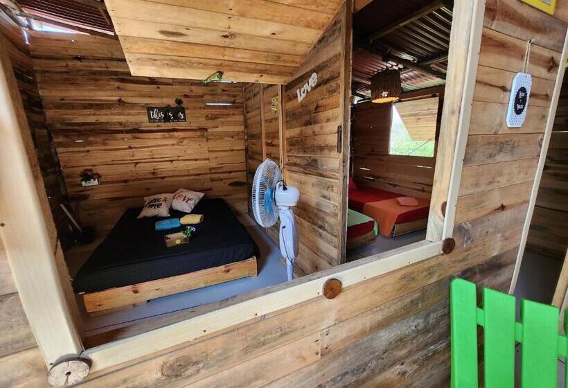 חדר משפחתי צדדי נוף לים, Baru Jet Set Beach & Hostal