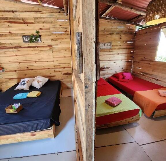 חדר משפחתי צדדי נוף לים, Baru Jet Set Beach & Hostal