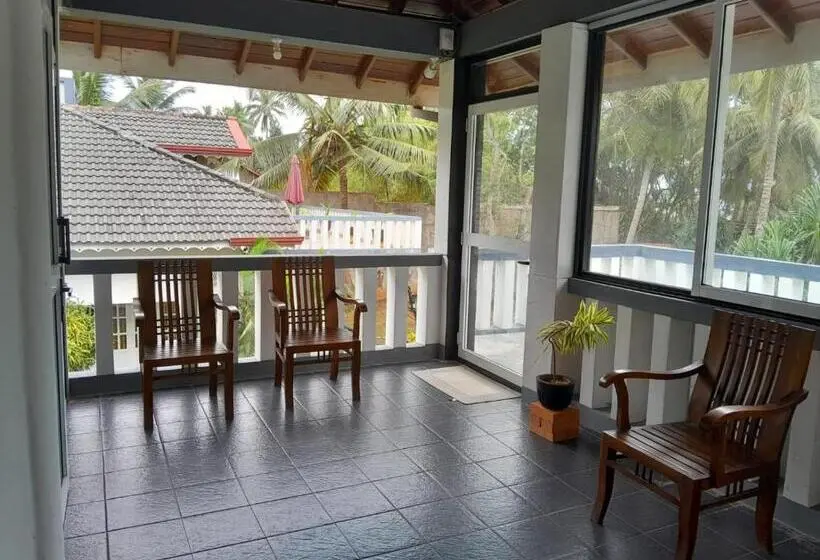 اتاق استاندارد با بالکن, Rosanuka Beach Villa