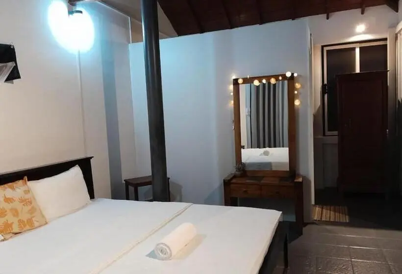 اتاق استاندارد با بالکن, Rosanuka Beach Villa