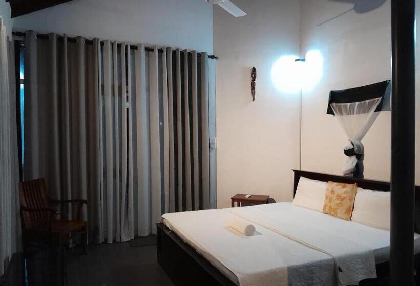 Номер Стандарт с Балконом, Rosanuka Beach Villa