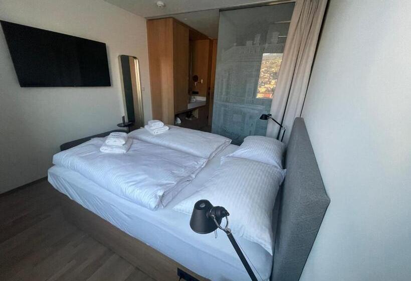 غرفة قياسية, Das Flint