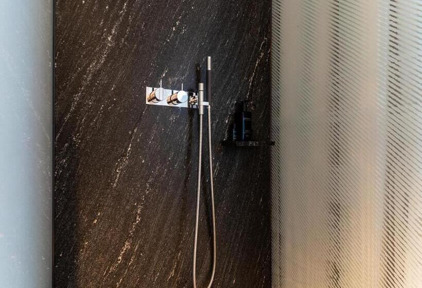 غرفة قياسية مطلة على الجبل, Das Flint