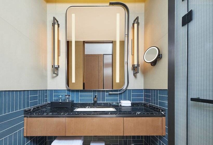 Номер Deluxe Вид на Озеро, Four Points By Sheraton Nanchang, Xihu