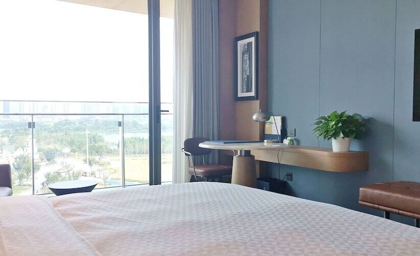 Номер Deluxe Вид на Озеро, Four Points By Sheraton Nanchang, Xihu
