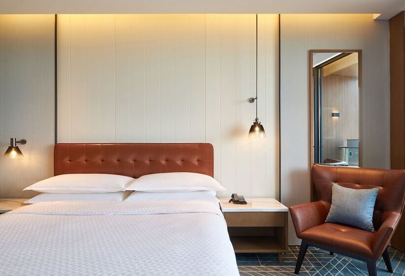 Номер Deluxe Вид на Озеро, Four Points By Sheraton Nanchang, Xihu