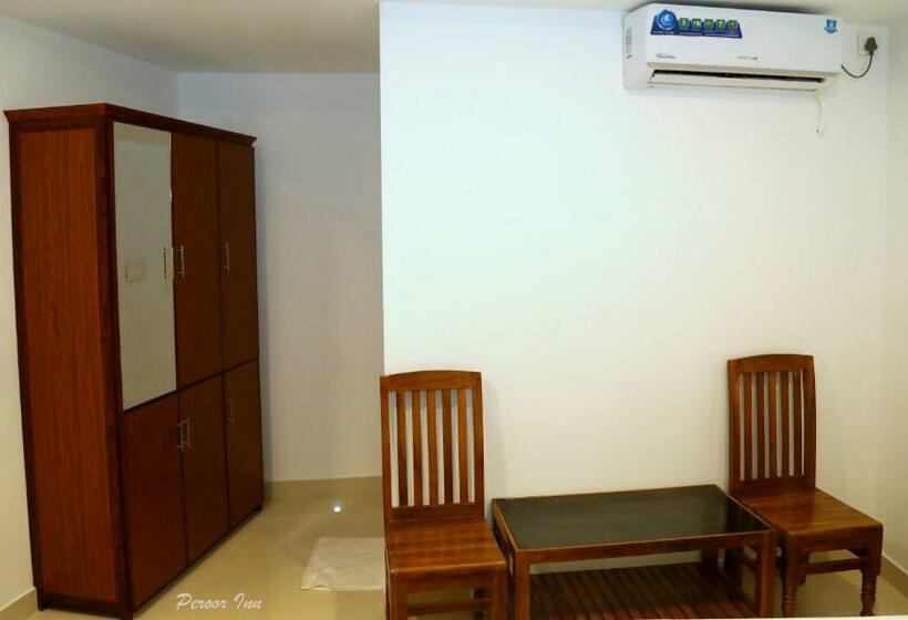 اتاق لوکس با تخت بزرگ, Peroor Inn