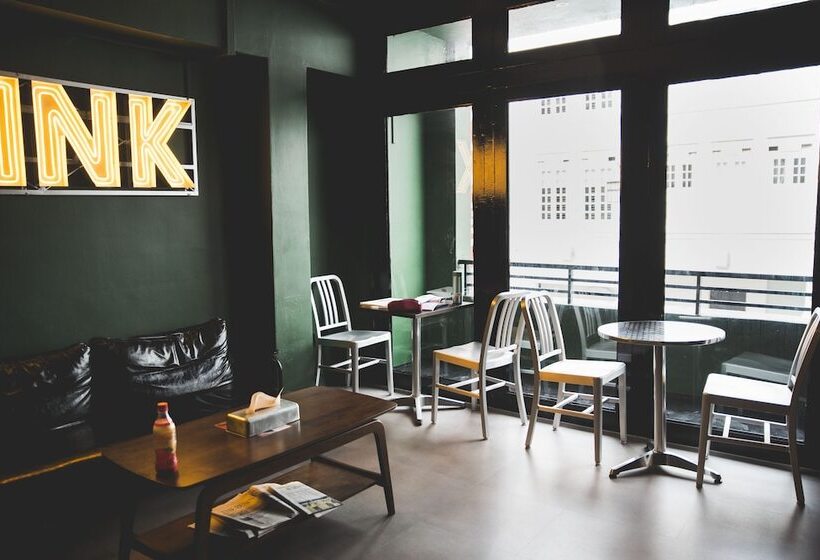 اتاق لوکس, Wink At Mosque Street