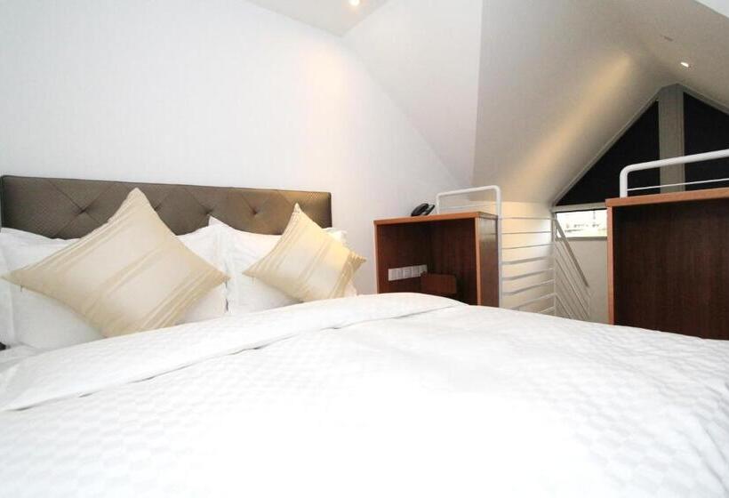 اتاق خانوادگی, Arton Boutique