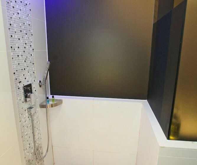 اتاق خانوادگی, Arton Boutique