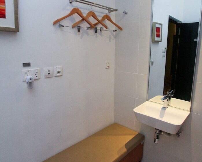 اتاق خانوادگی, Arton Boutique