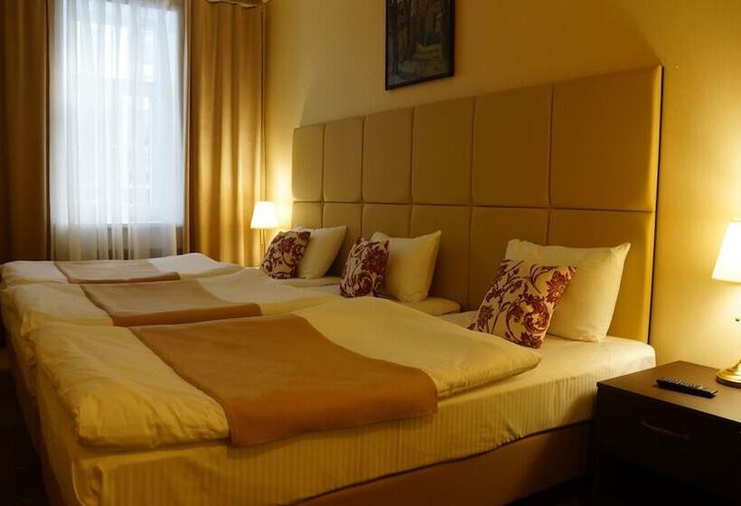 سوییت جونیور, Boris Godunov