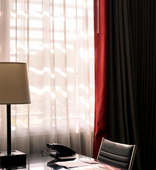 اتاق پرمیوم, Cayenacaracas