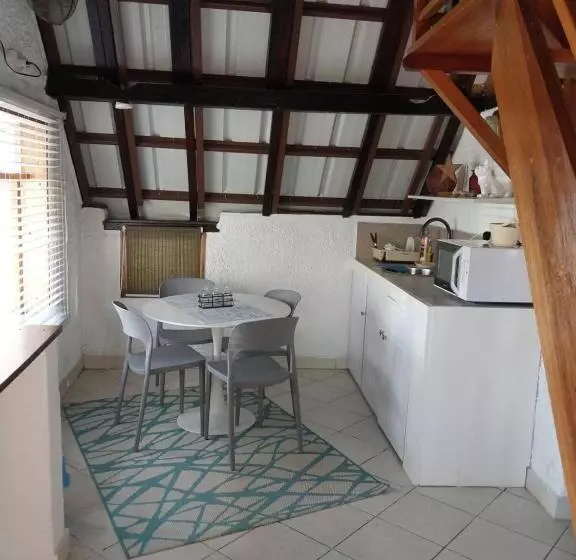 بنگله خانوادگی, Chillpill Guest House