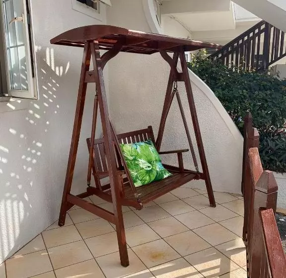 اتاق استاندارد سه تخته با چشم‌انداز باغ, Chillpill Guest House
