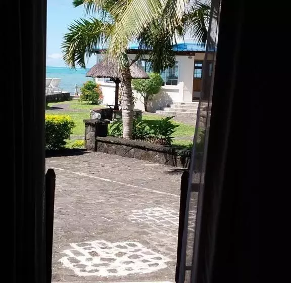 اتاق استاندارد سه تخته با چشم‌انداز باغ, Chillpill Guest House