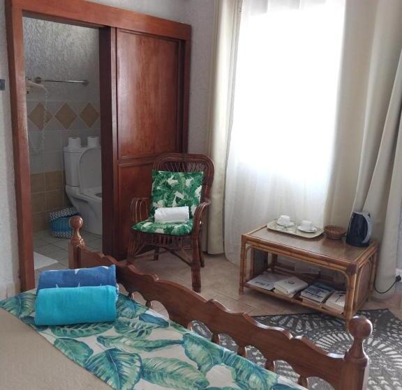 Chambre Triple Standard Vue Jardin, Chillpill Guest House