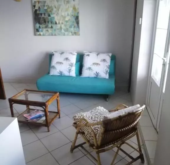 اتاق خانوادگی, Chillpill Guest House