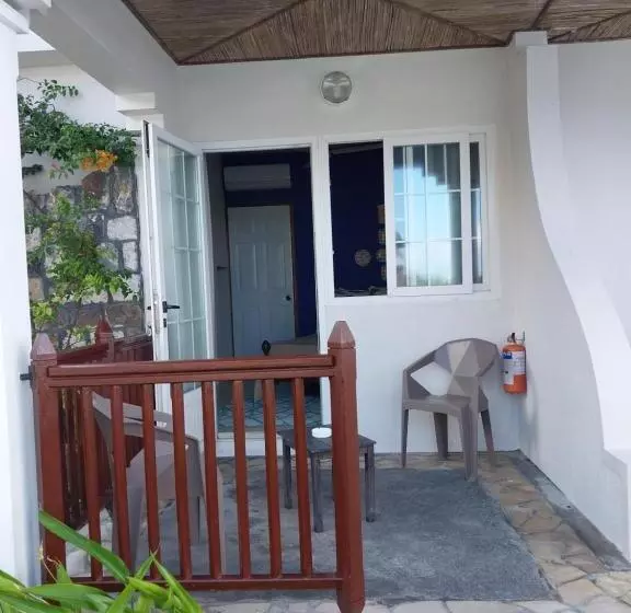 اتاق استاندارد با چشم‌انداز استخر, Chillpill Guest House