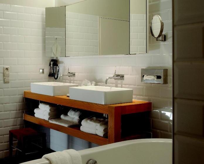 デラックスルーム, De Barrier