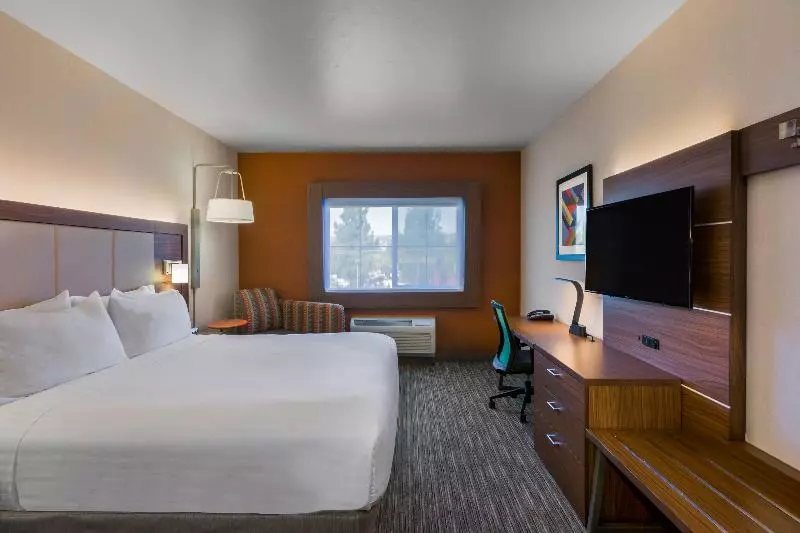 身障者適用キングサイズベッドルーム, Hampton Inn Lewistonauburn