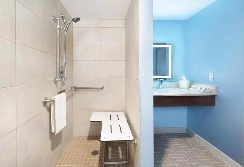 身障者適用スイートルーム, Indigo Cleveland Beachwood, An Ihg