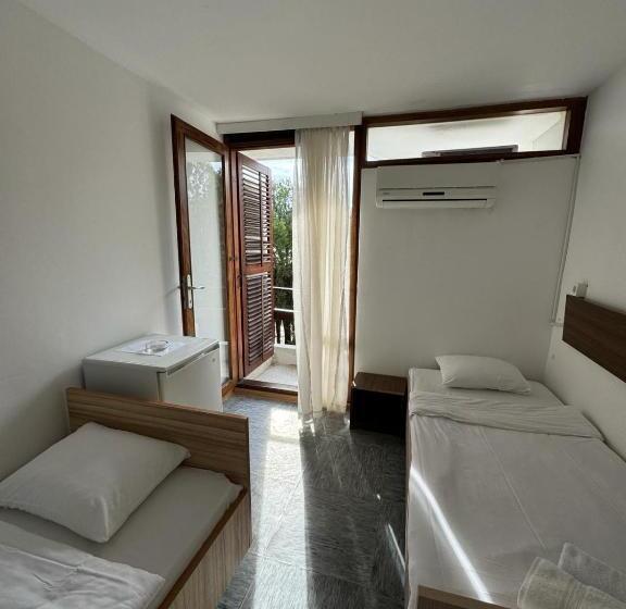 اتاق استاندارد با چشمانداز دریا, Kamelija