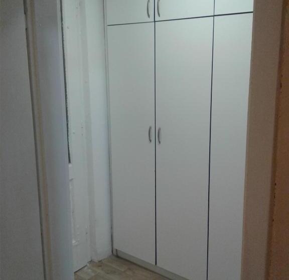 اتاق ساده سه نفره, Kamelija