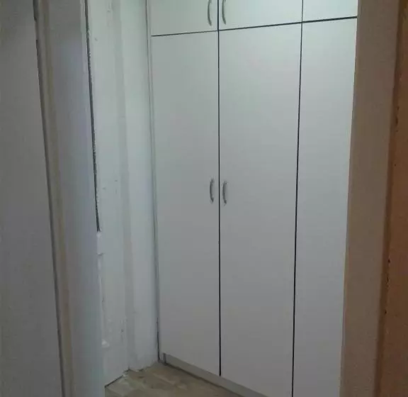 اتاق ساده سه‌ نفره, Kamelija