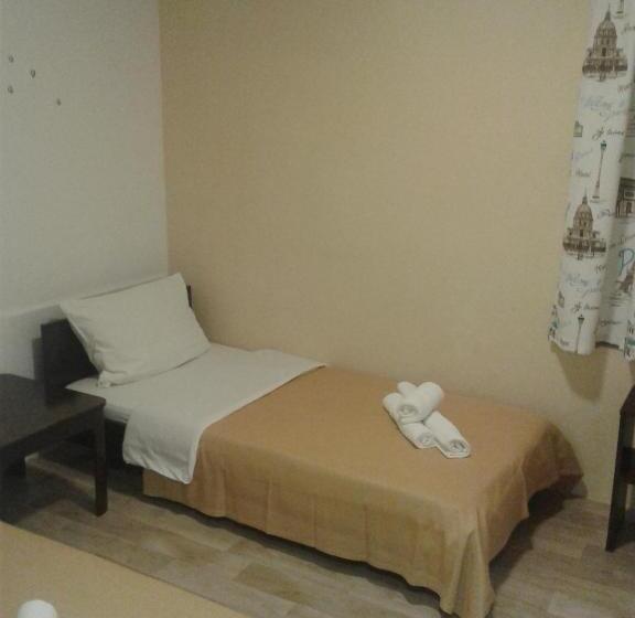 اتاق ساده سه نفره, Kamelija