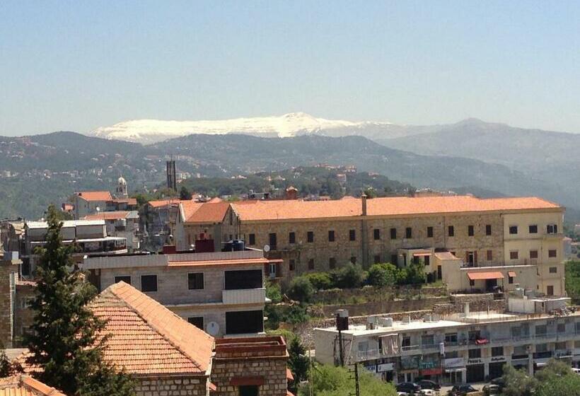 سوییت جونیور, Le Crillon