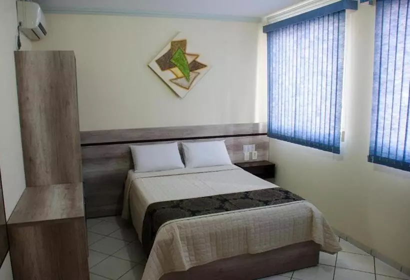 Standardzimmer, Majú
