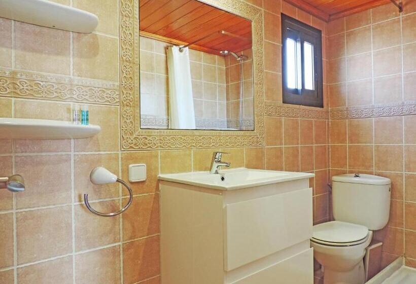 1 Bedroom Penthouse Apartment, Marblau Hostal