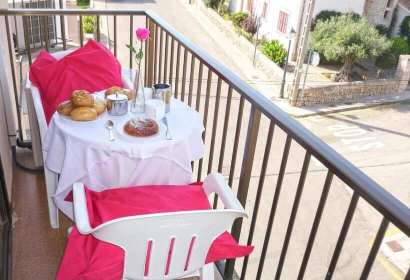 استودیوی استاندارد, Marblau Hostal